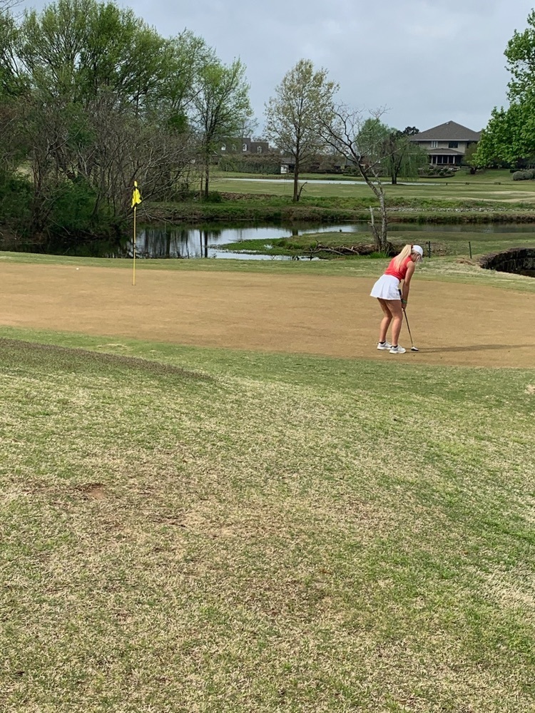 Brilee Dykes at Hole 1